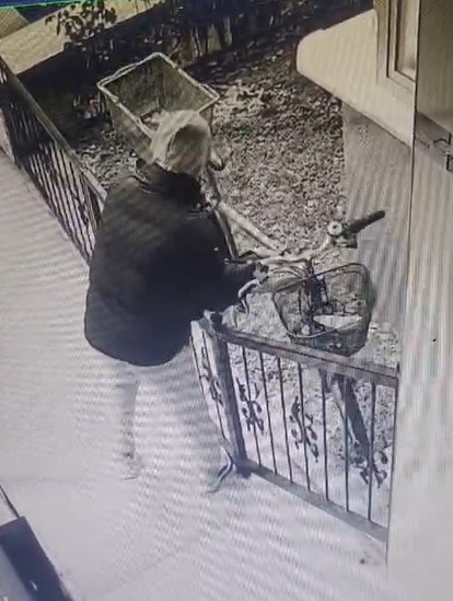 kutahyada gunduz vakti bisiklet hirsizligi kamerada 1 L173ue5r
