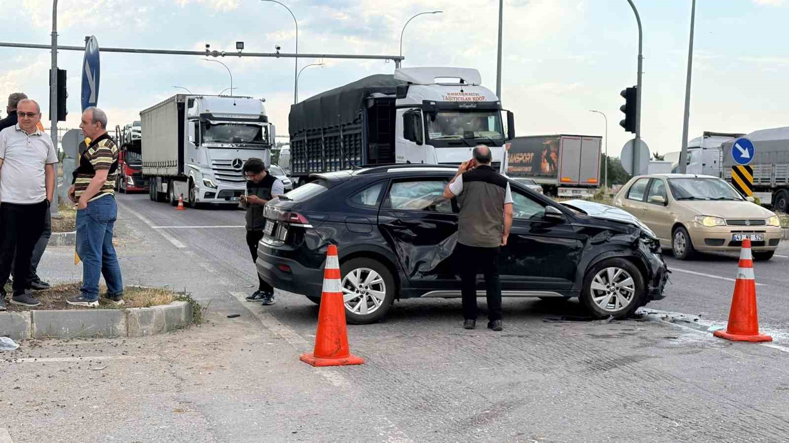 Kütahya’da iki otomobil çarpıştı: 5 yaralı 5 kutahyada iki otomobil carpisti 5 yarali 1 6pdVSqCV