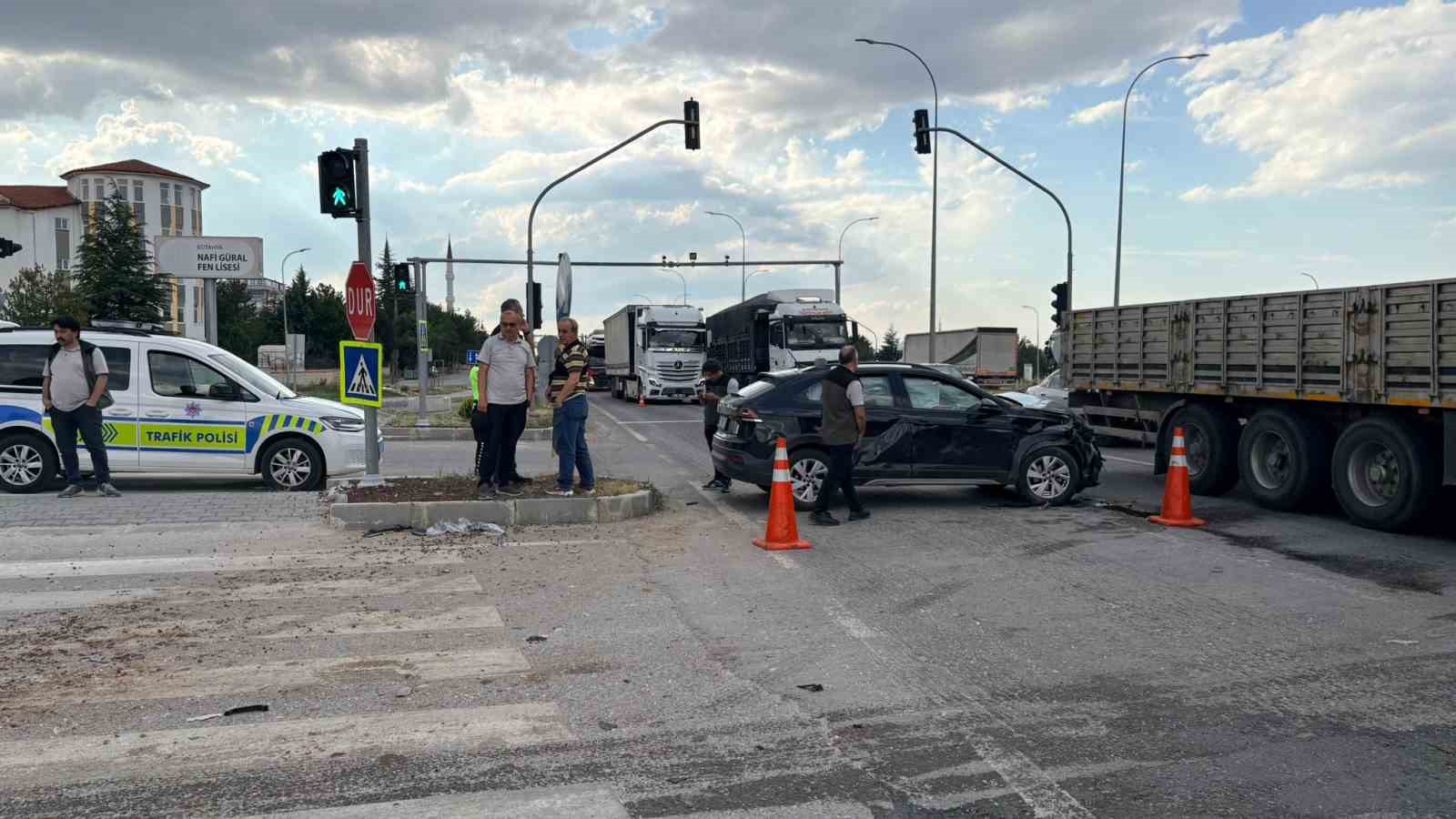 Kütahya’da iki otomobil çarpıştı: 5 yaralı 6 kutahyada iki otomobil carpisti 5 yarali 2 trhfMHVz