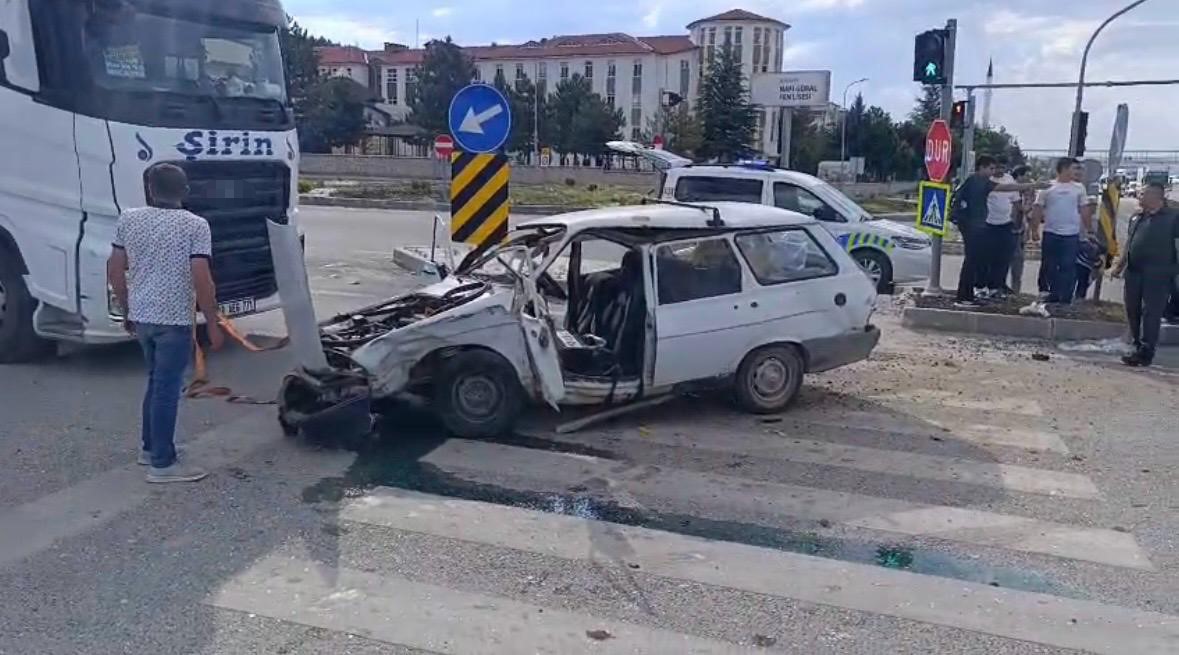 Kütahya’da iki otomobil çarpıştı: 5 yaralı 7 kutahyada iki otomobil carpisti 5 yarali 3