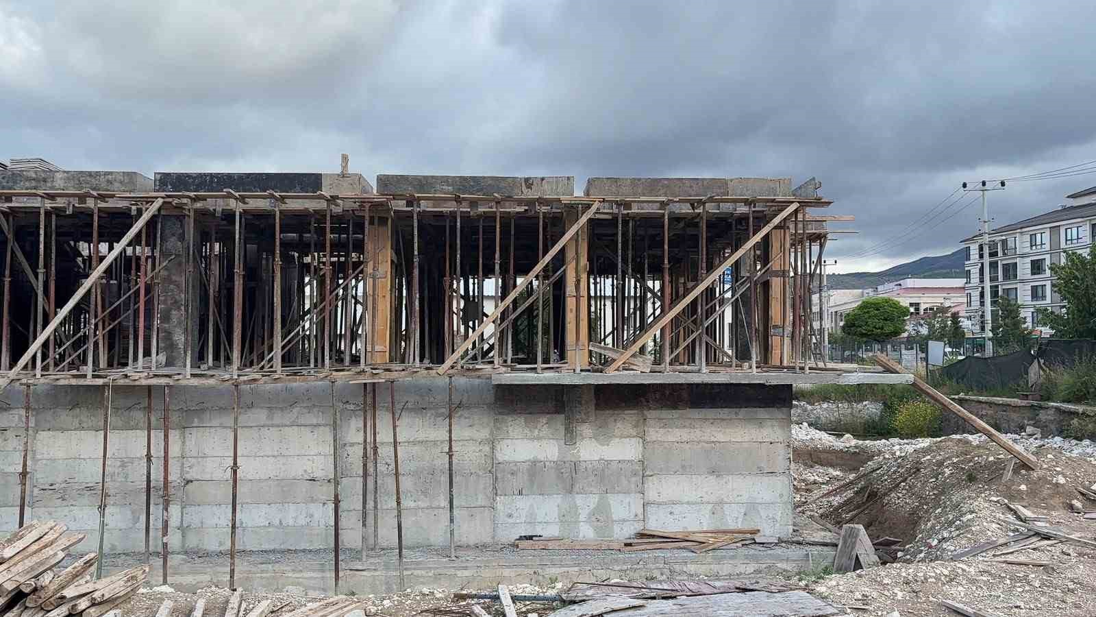kutahyada insaatta iskele coktu 4 isci yaralandi 2 XLO8pLPW
