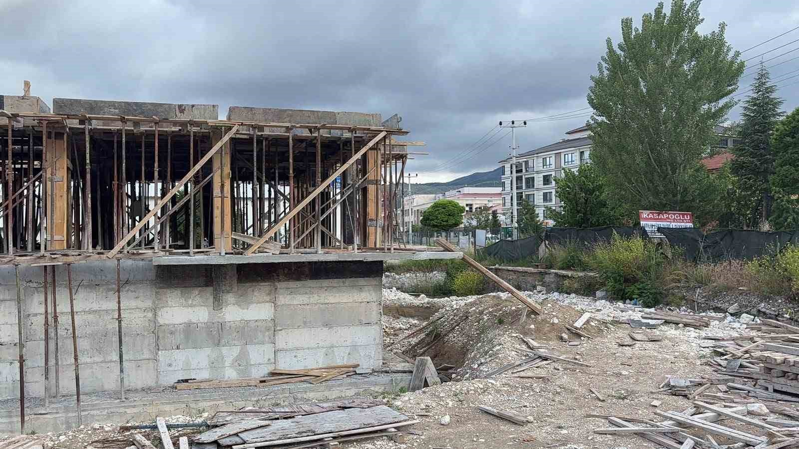 kutahyada insaatta iskele coktu 4 isci yaralandi 3 fkhFAJ6V