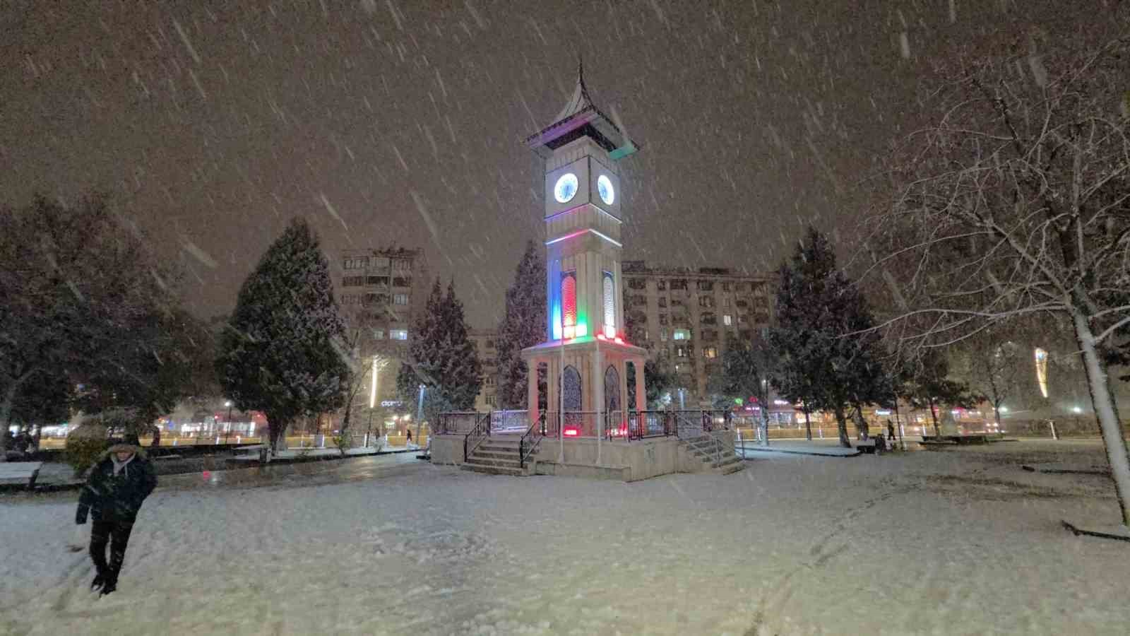 kutahyada kar yagisi kenti beyaza burudu 10