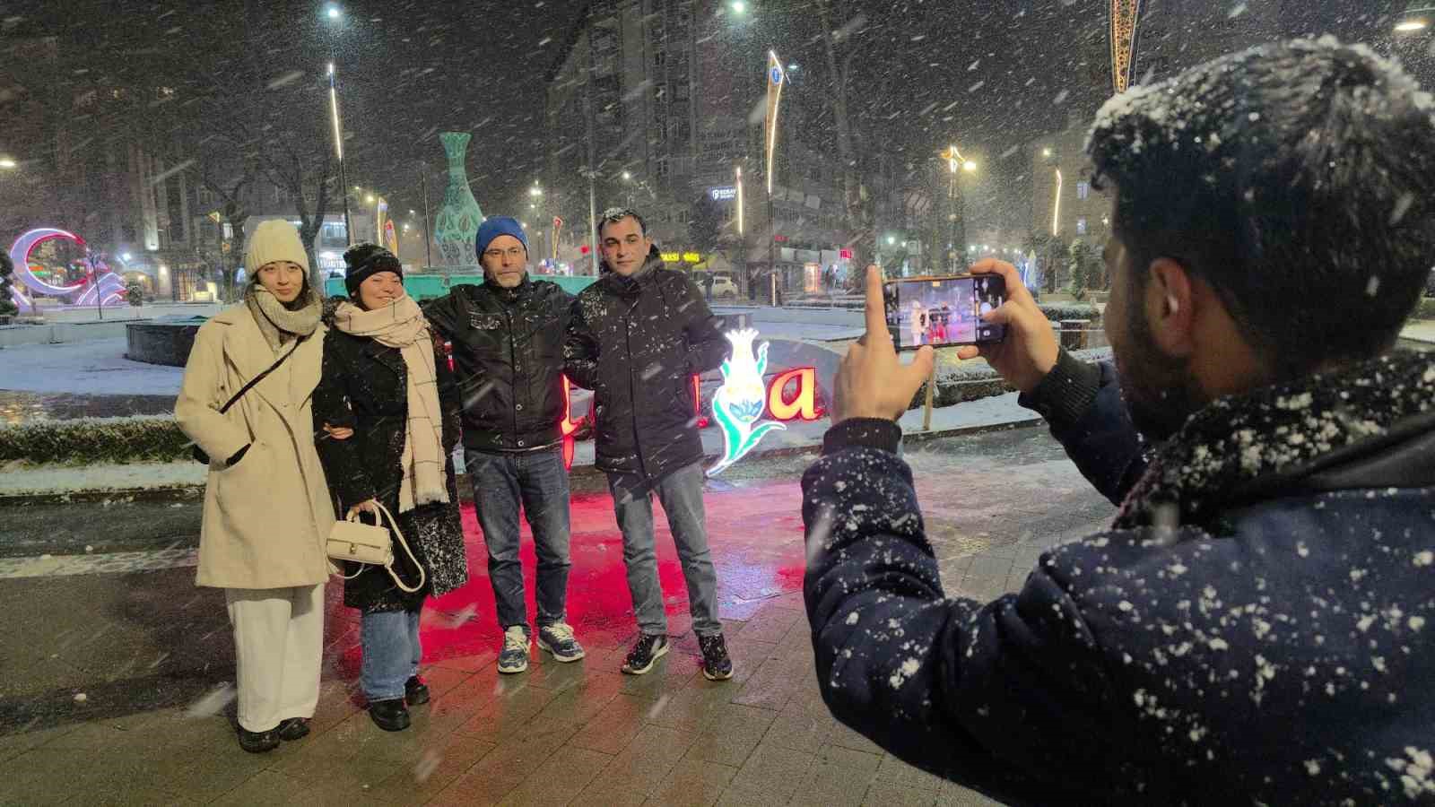 kutahyada kar yagisi kenti beyaza burudu 2 KV5BveA5