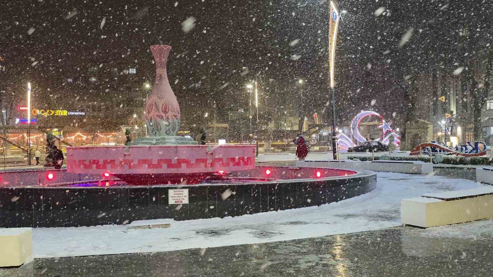 kutahyada kar yagisi kenti beyaza burudu 9 aClSGuaY