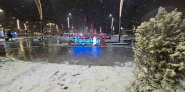 kutahyada-kar-yagisi-kenti-beyaza-burudu-RbyKSayZ.jpg