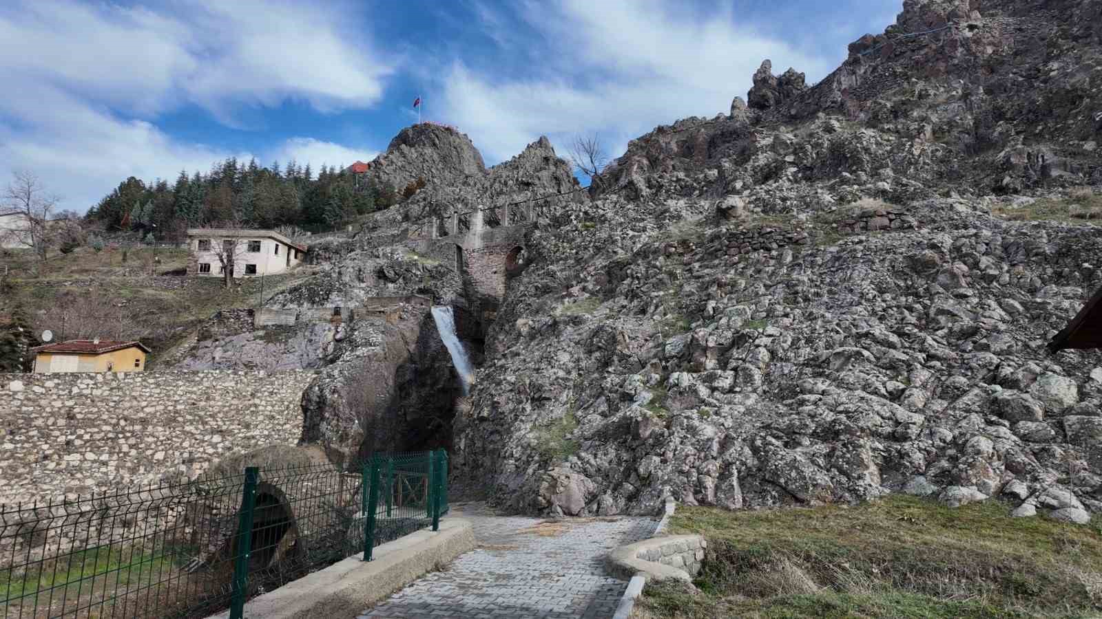 kutahyada kayip kiz cocugunun cansiz bedeni dere kenarinda bulundu 0 8FJrFp8k