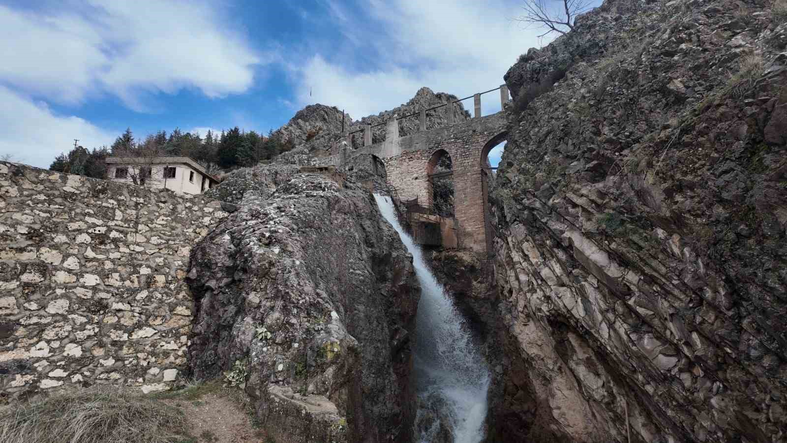 kutahyada kayip kiz cocugunun cansiz bedeni dere kenarinda bulundu 1 wzmLASbj