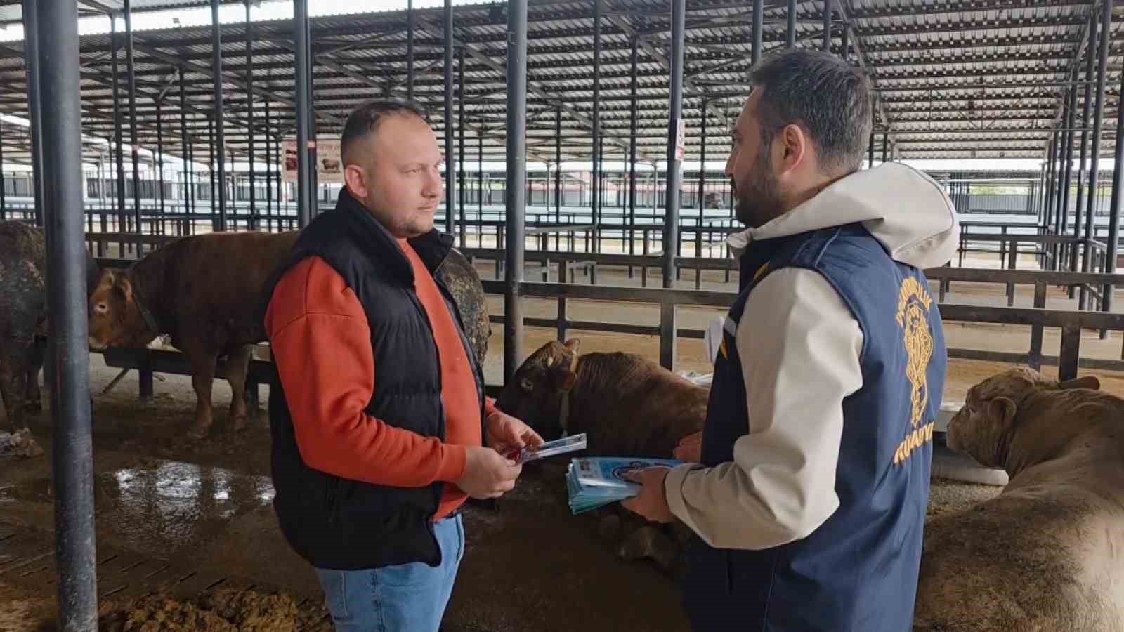 Kütahya’da kurbanlık pazarında sahte para ve dolandırıcılık uyarısı 5 kutahyada kurbanlik pazarinda sahte para ve dolandiricilik uyarisi 1 HsmuEBHs