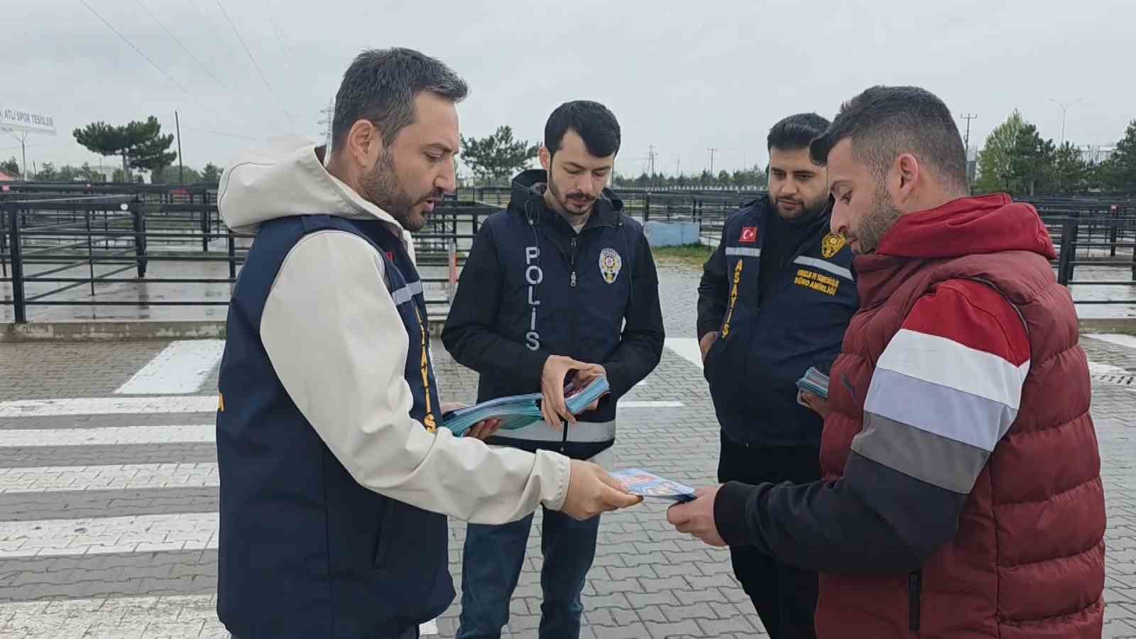 Kütahya’da kurbanlık pazarında sahte para ve dolandırıcılık uyarısı 6 kutahyada kurbanlik pazarinda sahte para ve dolandiricilik uyarisi 2 b9mBSKq7