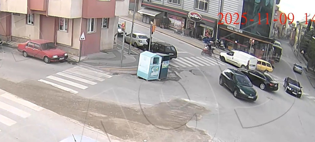 kutahyada kuryeye yaya gecidinde otomobil carpti 0 nPFmIt9d