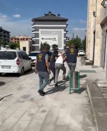 kutahyada-otobuste-tacizden-serbest-kalmisti-bu-kez-2-cocuga-cinsel-istismardan-tutuklandi-DxtLg9t7.jpg