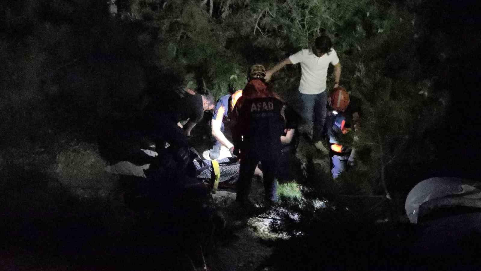 kutahyada otomobil ile motosiklet carpisarak sarampole yuvarlandi 5 yarali 1 HjJuHbSh