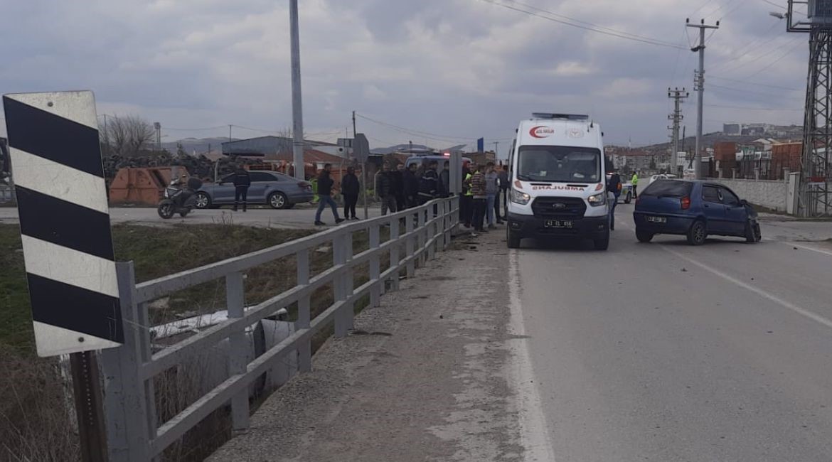 kutahyada otomobille carpisan arac dereye uctu 3 yarali 1 9Nj1gBRU