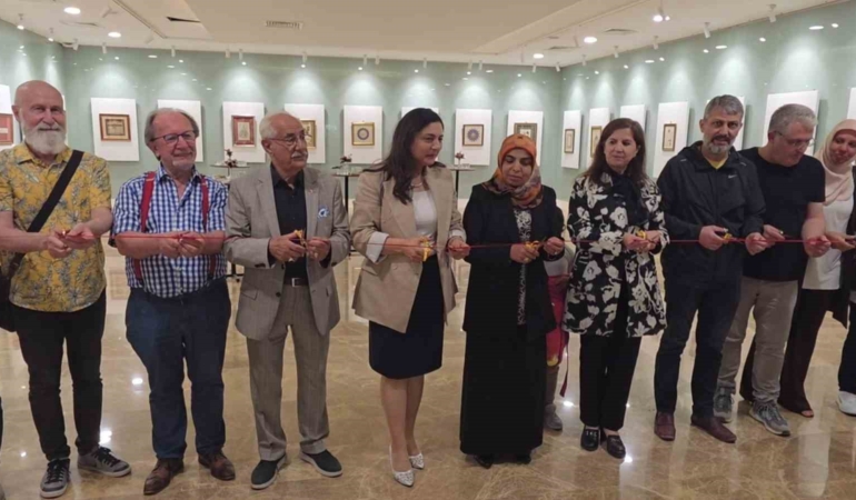 kutahyada-tarih-ve-sanat-bulustu-koklerden-gelen-motiflerin-zarafeti-sergisi-ziyarete-acildi-mFMTdTVR.jpg