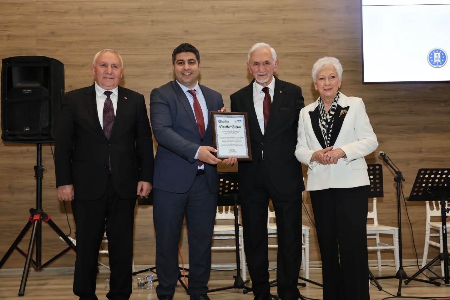kutahyada tekin ugurel icin saygi gecesi duzenlendi 0 qwaNE5qc