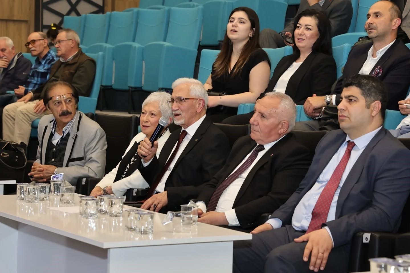 kutahyada tekin ugurel icin saygi gecesi duzenlendi 2 VniFs8tG
