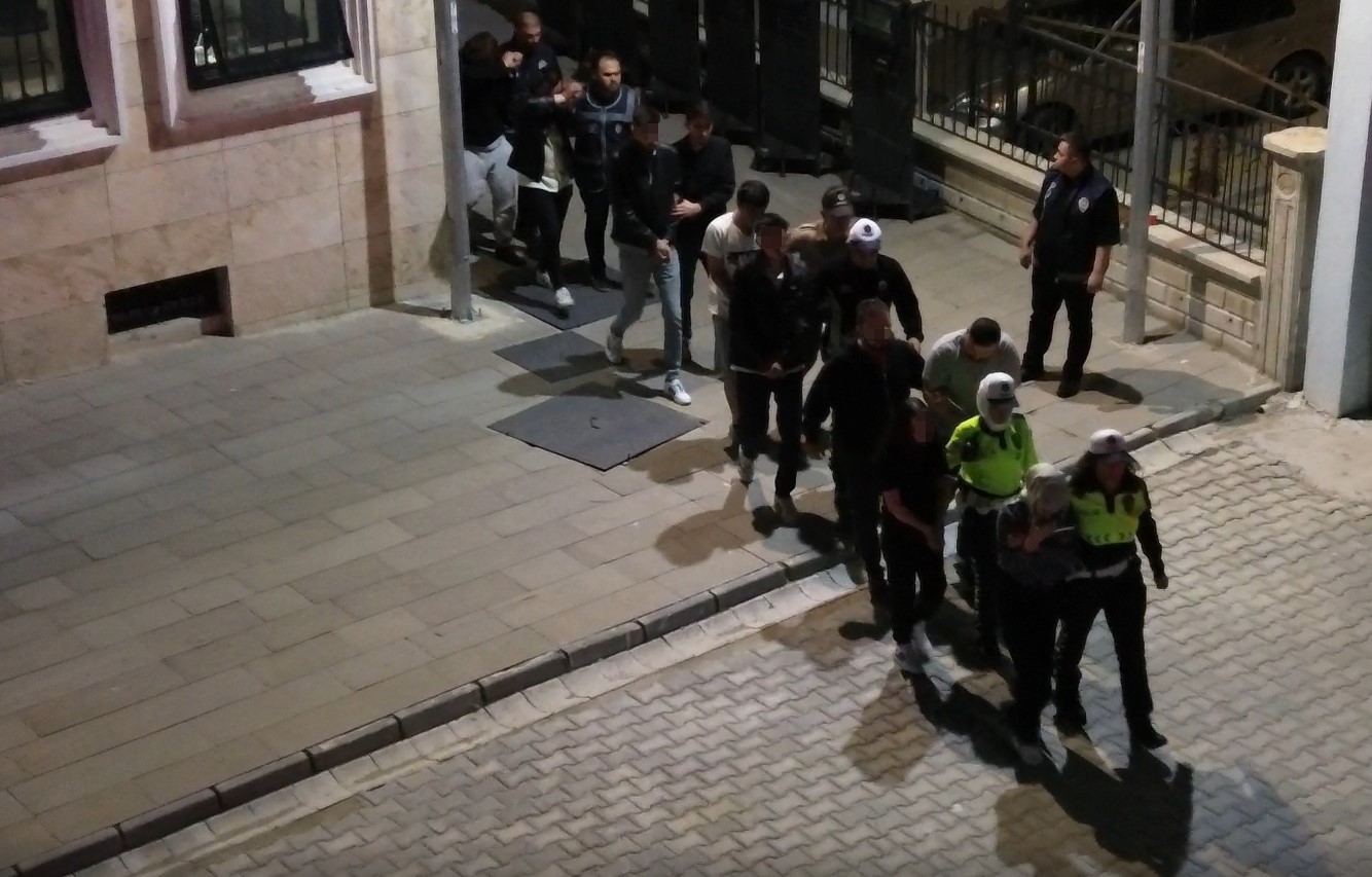 Kütahya’da torbacılara şafak baskını: 28 gözaltı 5 kutahyada torbacilara safak baskini 28 gozalti 1 E2qqPcPL