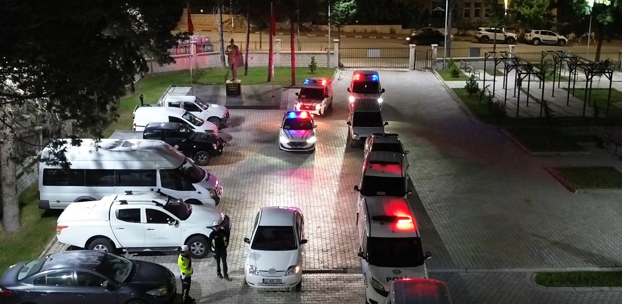 Kütahya’da torbacılara şafak baskını: 28 gözaltı 6 kutahyada torbacilara safak baskini 28 gozalti 2 688mCYTT