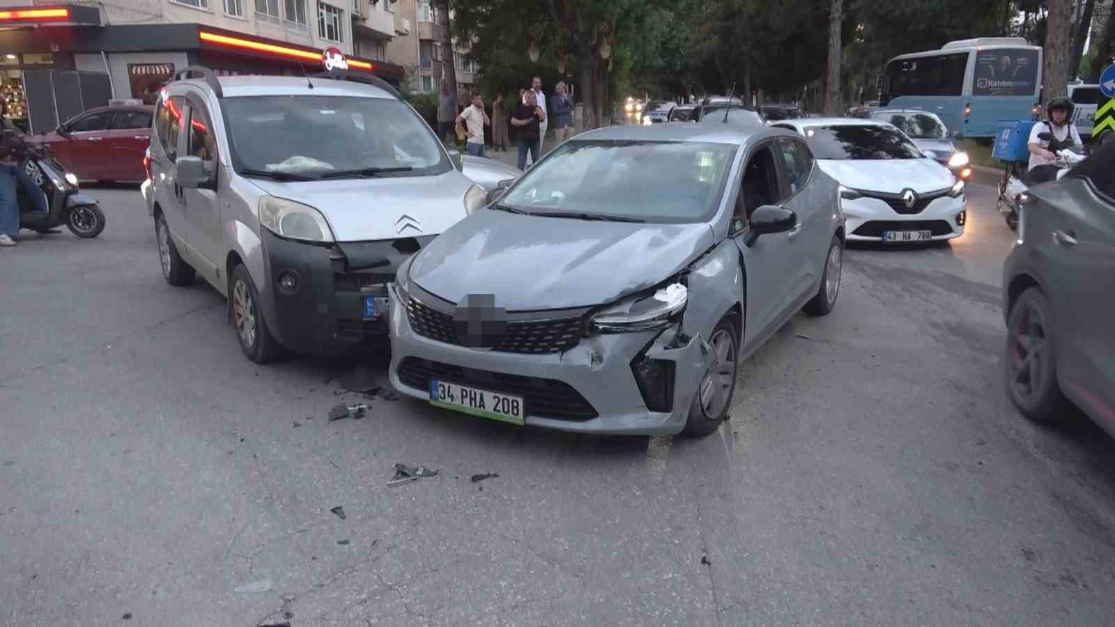 Kütahya’da trafik kazası: 2 yaralı 5 kutahyada trafik kazasi 2 yarali 1 w3QrzRnZ