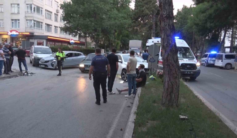 kutahyada-trafik-kazasi-2-yarali-15xNSvCW.jpg