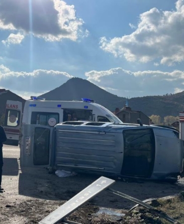 kutahyada-trafik-kazasi-7-yarali-mIvQBaJ3.jpg