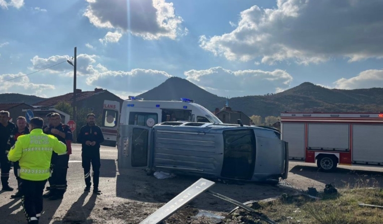 kutahyada-trafik-kazasi-7-yarali-mIvQBaJ3.jpg