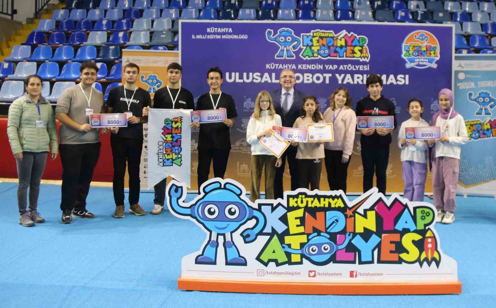 kutahyada ulusal robot yarismasinda dereceye giren ogrenciler odullerini aldi 0 AK5QIEn1