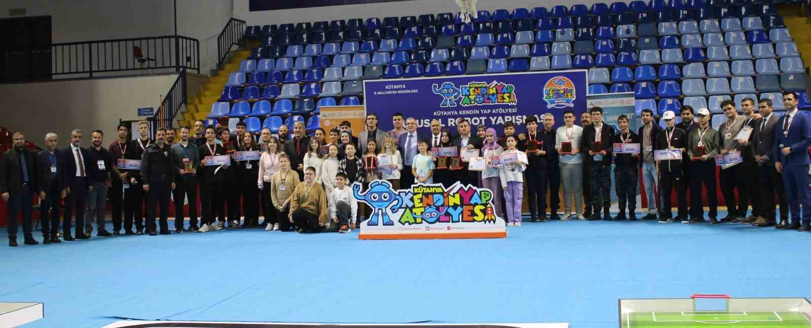 kutahyada ulusal robot yarismasinda dereceye giren ogrenciler odullerini aldi 1 YRTqWTQt