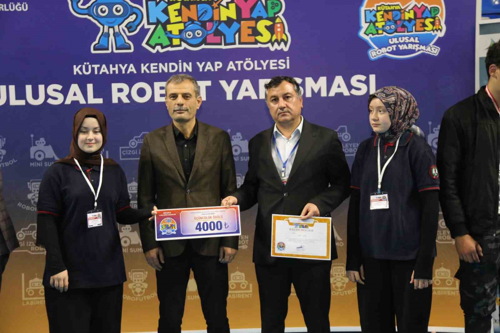 kutahyada ulusal robot yarismasinda dereceye giren ogrenciler odullerini aldi 3 uInGRLWt