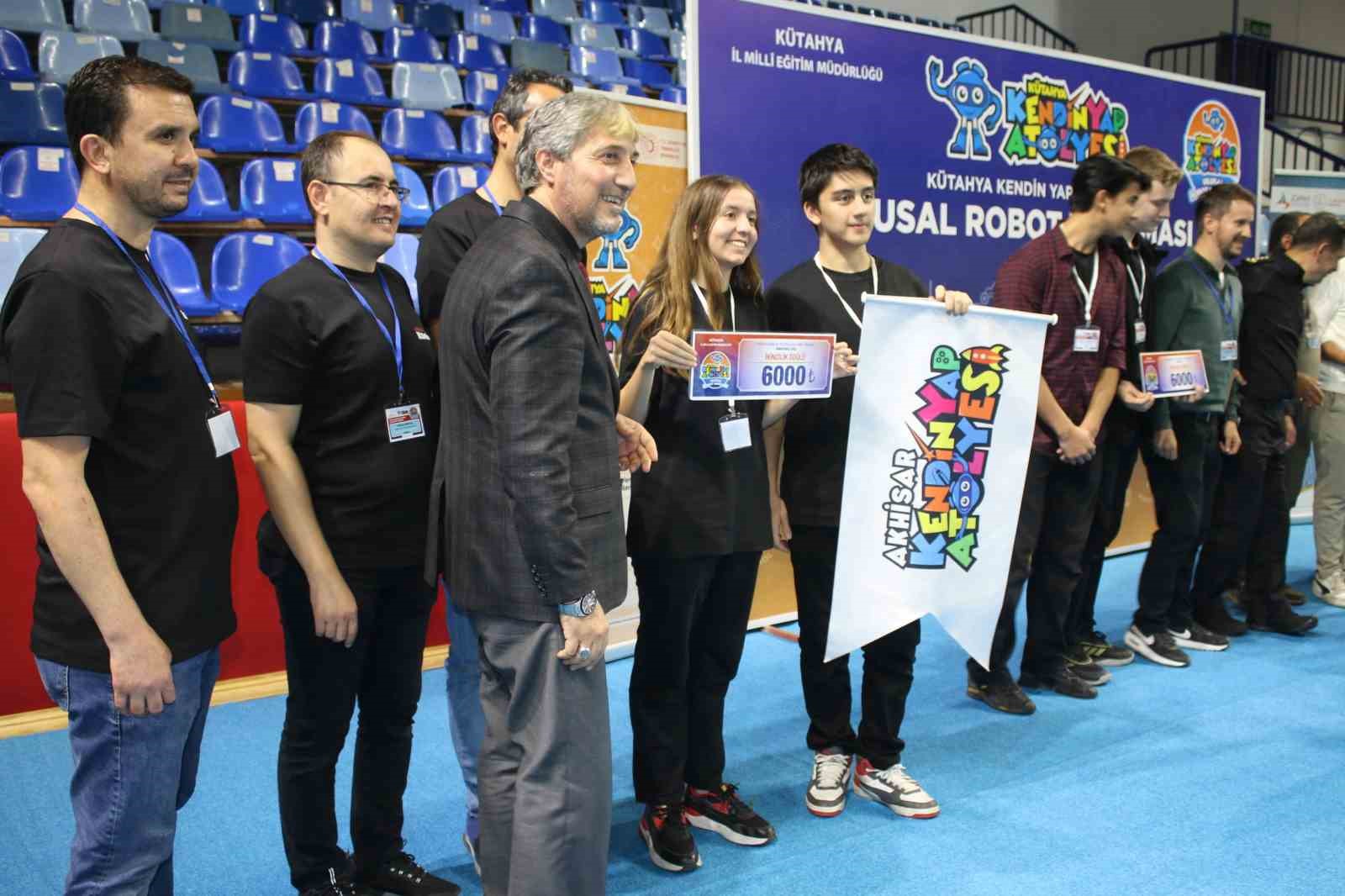 kutahyada ulusal robot yarismasinda dereceye giren ogrenciler odullerini aldi 5 Hh4PtWqy