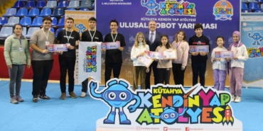 kutahyada-ulusal-robot-yarismasinda-dereceye-giren-ogrenciler-odullerini-aldi-ymzTuyY3.jpg