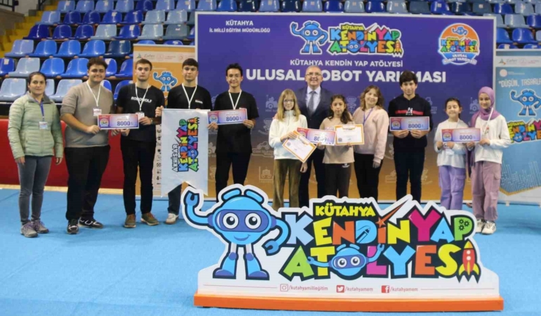 kutahyada-ulusal-robot-yarismasinda-dereceye-giren-ogrenciler-odullerini-aldi-ymzTuyY3.jpg