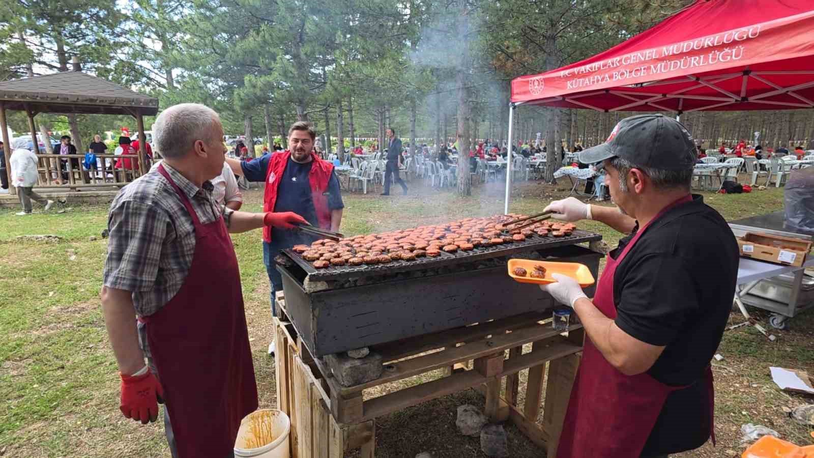 Kütahya’da vakıfların asırlık hayır şartı yerine getirildi, öğrenciler Kent Ormanı’nda ağırlandı 5 kutahyada vakiflarin asirlik hayir sarti yerine getirildi ogrenciler kent ormaninda agirlandi 1 9JOOaOjH