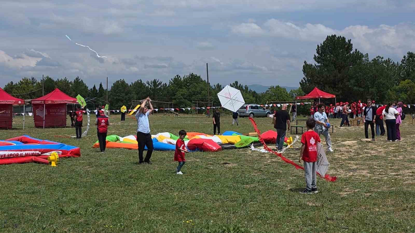 Kütahya’da vakıfların asırlık hayır şartı yerine getirildi, öğrenciler Kent Ormanı’nda ağırlandı 8 kutahyada vakiflarin asirlik hayir sarti yerine getirildi ogrenciler kent ormaninda agirlandi 4 SfbSGyXm