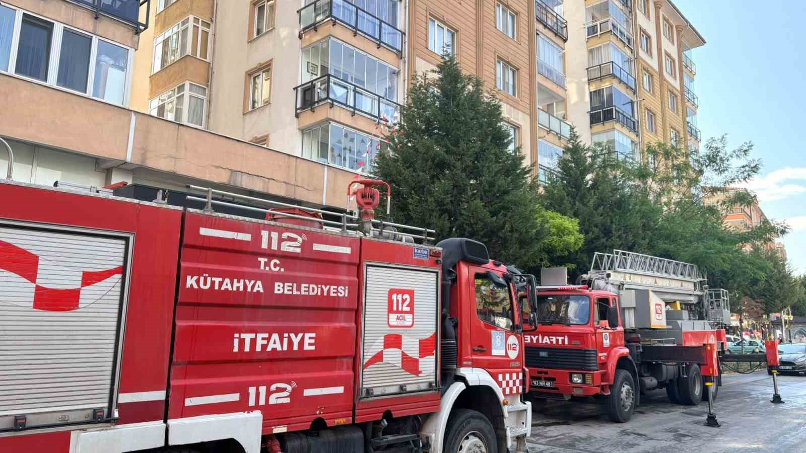 kutahyada yildirim dusen catida yangin cikti 0 NHak7XTi