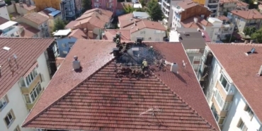 kutahyada-yildirim-dusen-catida-yangin-cikti-PCurbTPQ.jpg