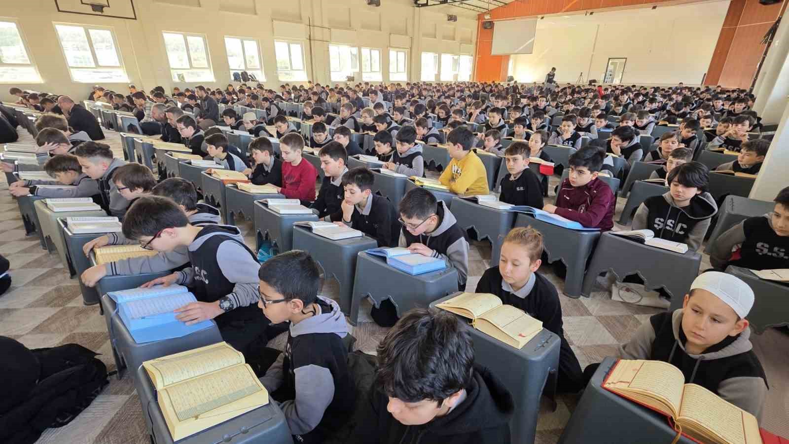 kutahyada yuzlerce ogrenciden ayni anda mukabele 3 2WiXuWaw