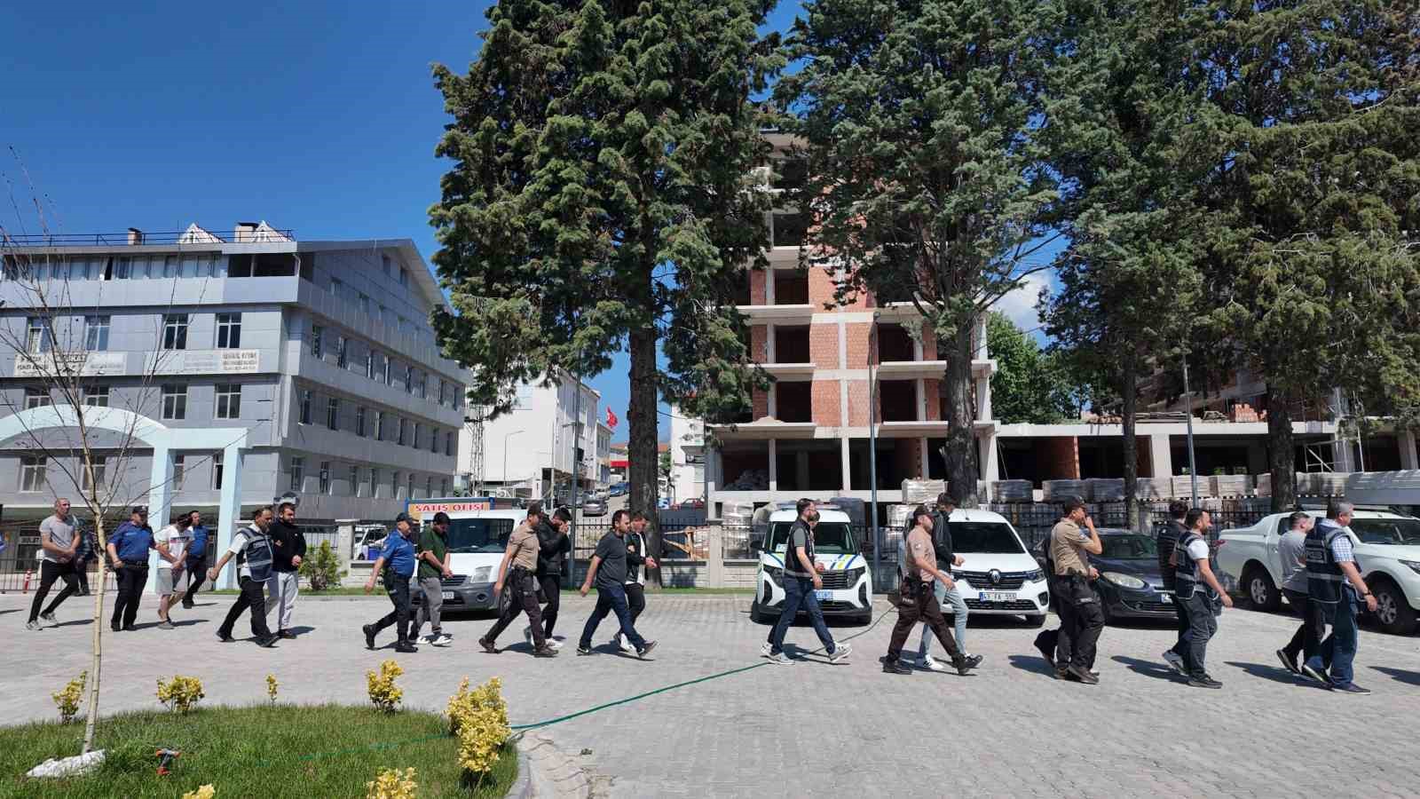 kutahyadaki uyusturucu operasyonunda 28 supheli adliyeye sevk edildi 1 GKYpbaJq