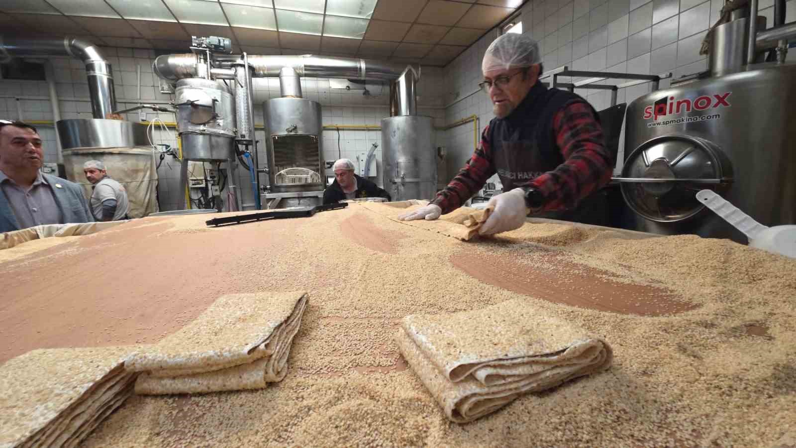 kutahyanin 128 yillik ramazan lezzeti pasa helvasi 12 cKmma5r5