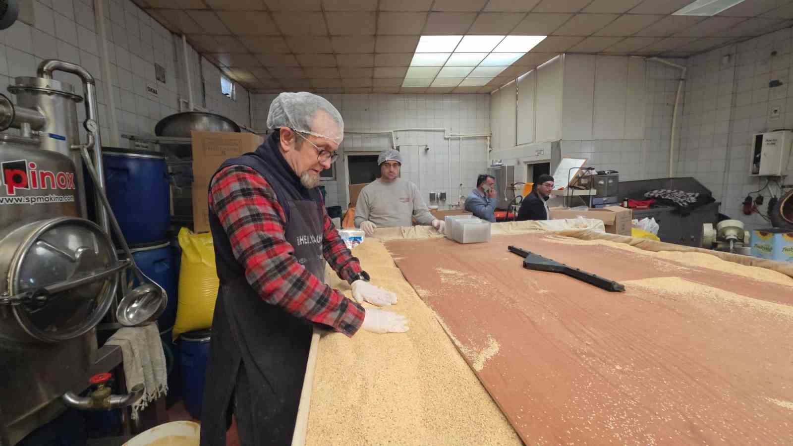 kutahyanin 128 yillik ramazan lezzeti pasa helvasi 5 3yc6kXWM