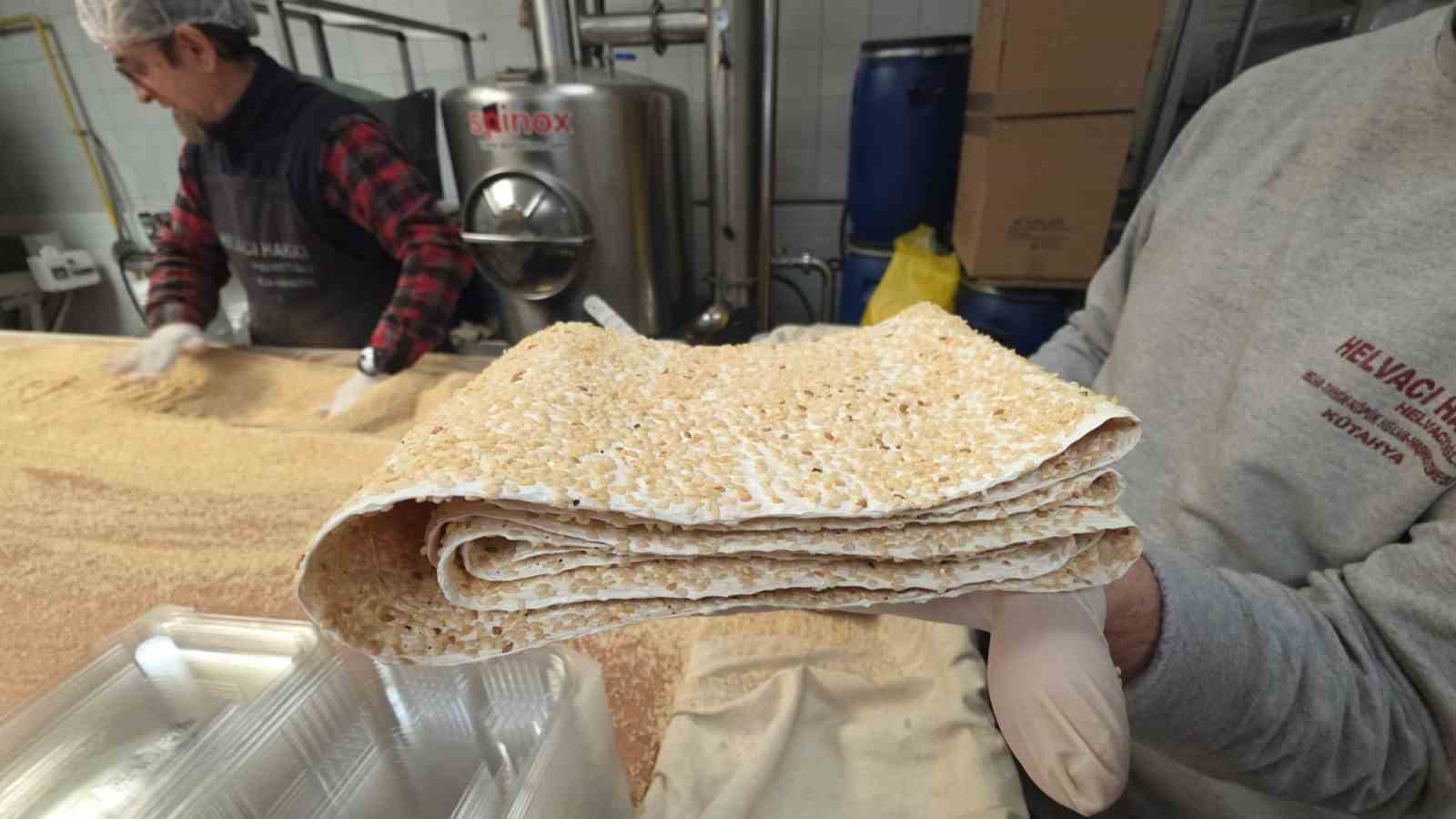 kutahyanin 128 yillik ramazan lezzeti pasa helvasi 6 A6iXAN1i