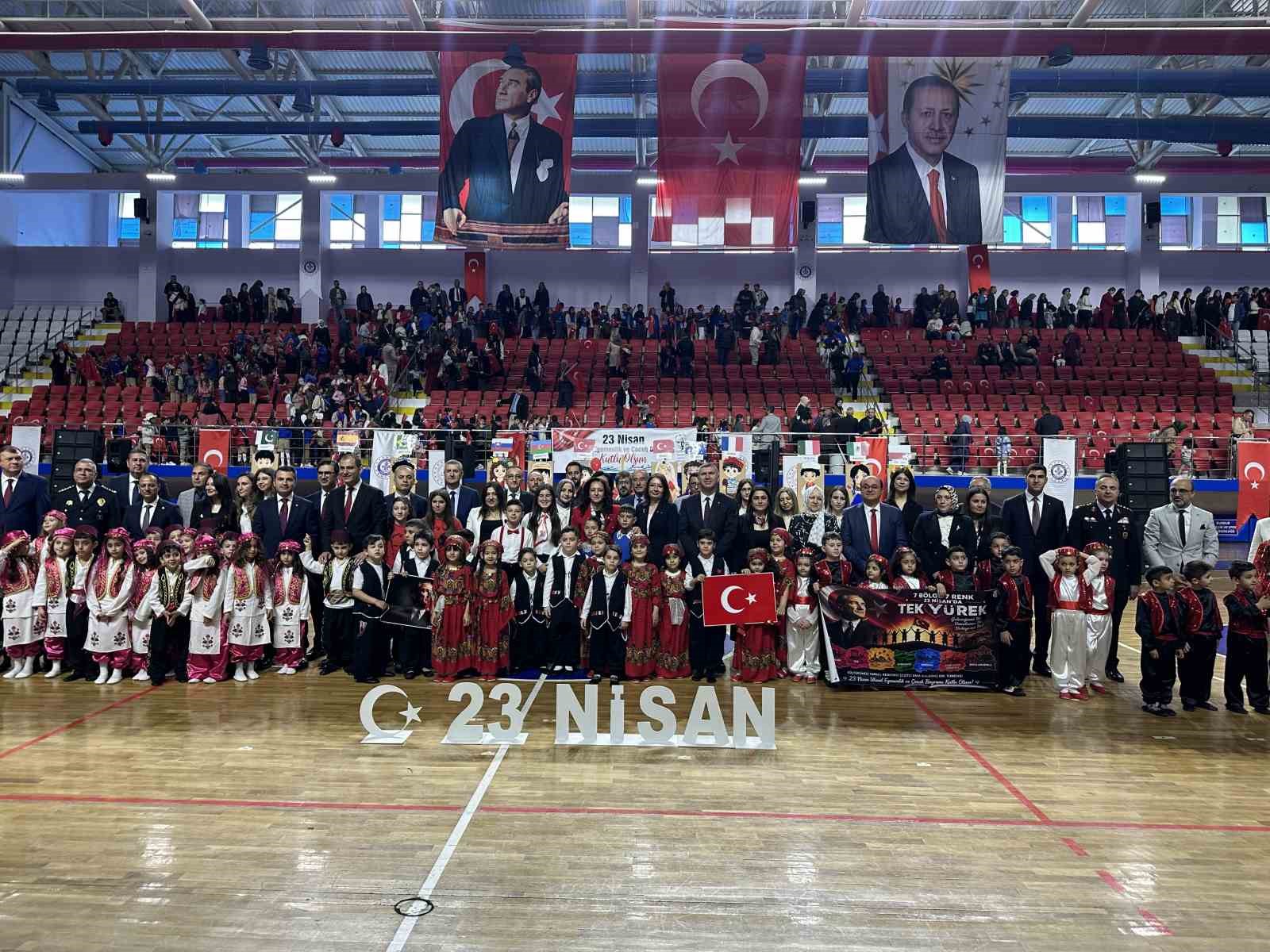 kutlamaya katilan minik kiz hem agladi hem oynadi 3 P2VLka5r
