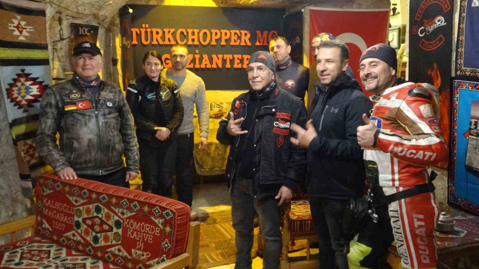 Kutsal toprak sevgisi zorluk tanımadı, motosiklet tutkunları iki teker üzerinde umre yolculuğuna çıktı 5 kutsal toprak sevgisi zorluk tanimadi motosiklet tutkunlari iki teker uzerinde umre yolculuguna cikti 1 nFs3rPMy