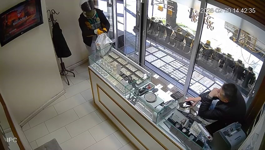 kuyumcu soygunu guvenlik kamerasinda 1 yzXys8Bw