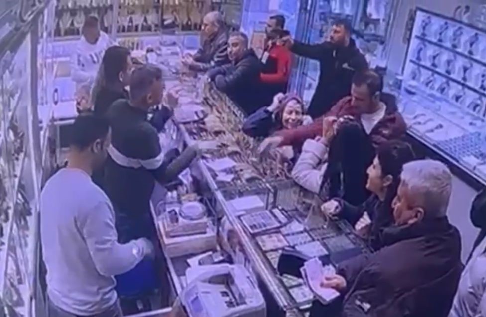 kuyumcu soygunu suphelisi yakalandi soygun aninin goruntusu de ortaya cikti 2 McCrKaVt