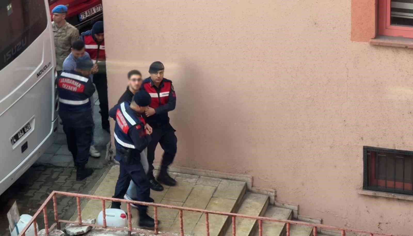 kuyumcu soygunu zanlilari ikinci kez hakim karsisinda 0 EuW9Q4YA