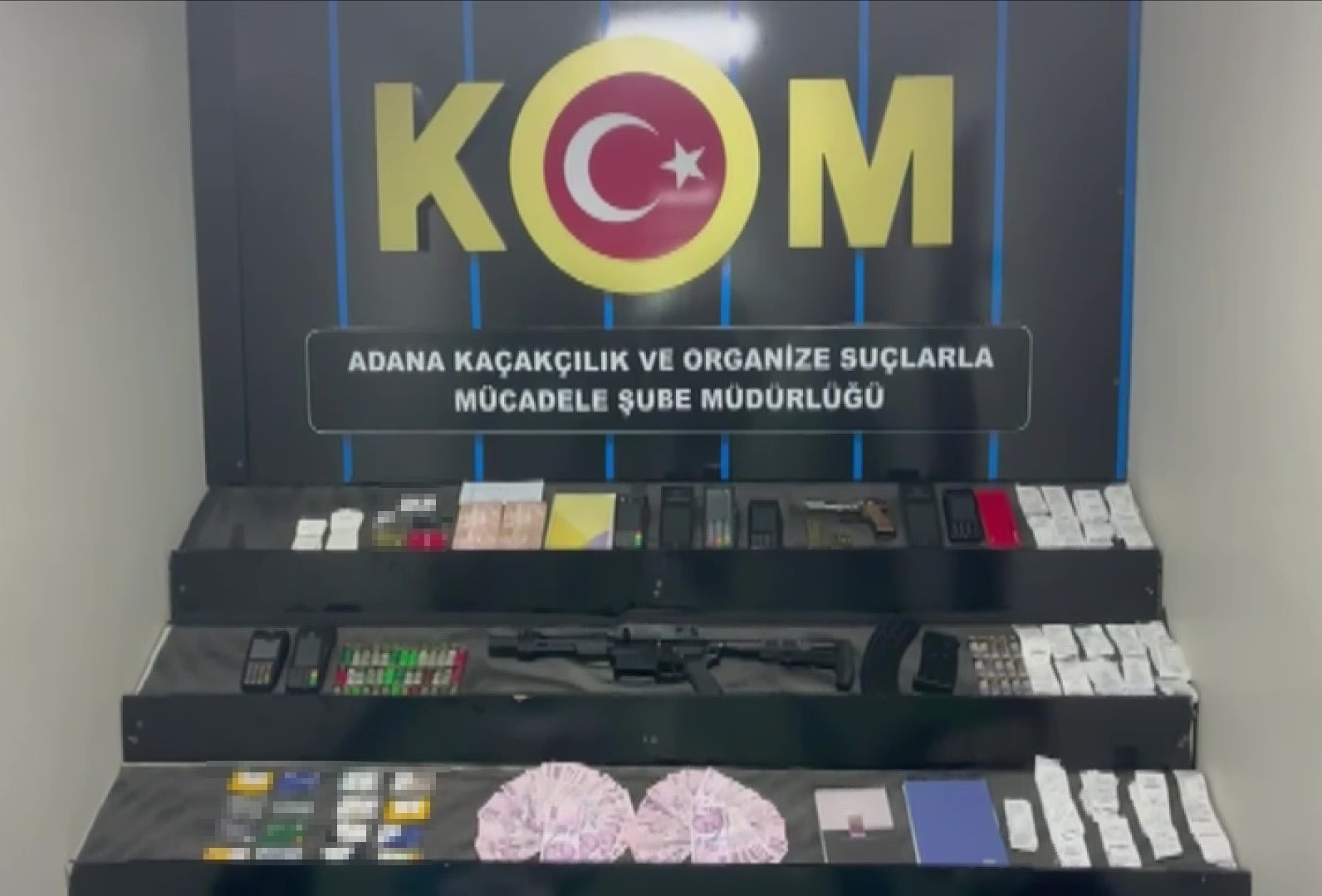 Kuyumcu süsü verip tefecilik yaptılar: Operasyonda silah, pos cihazları ve milyonluk çek-senet ele geçirildi 6 kuyumcu susu verip tefecilik yaptilar operasyonda silah pos cihazlari ve milyonluk cek senet ele gecirildi wyDzLD9H
