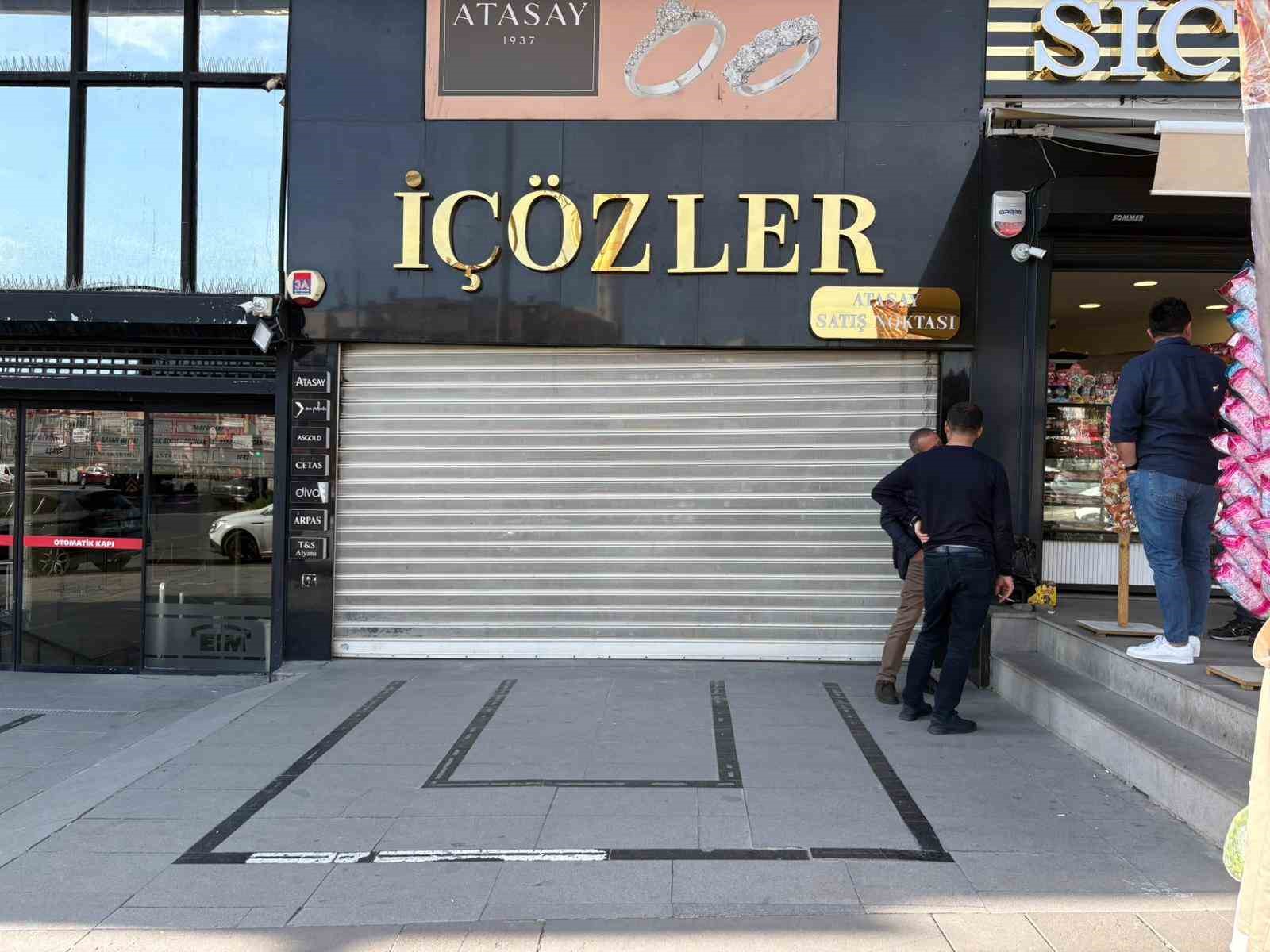 kuyumcudaki vitrin asansorunun altinda kalan isci hayatini kaybetti 0 YiZvTqhT