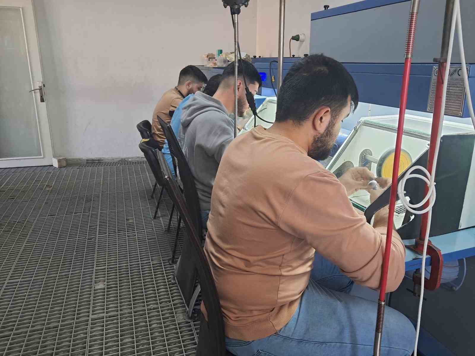 kuyumculuk meslegi yeni nesille bulusuyor 1 5NggEMnu